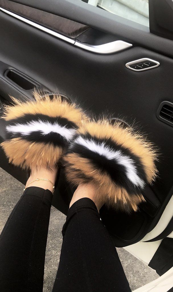 Faux Fur Slides – Plush Luxury Slip-On Slippers – Soft Fur Fashion Slides