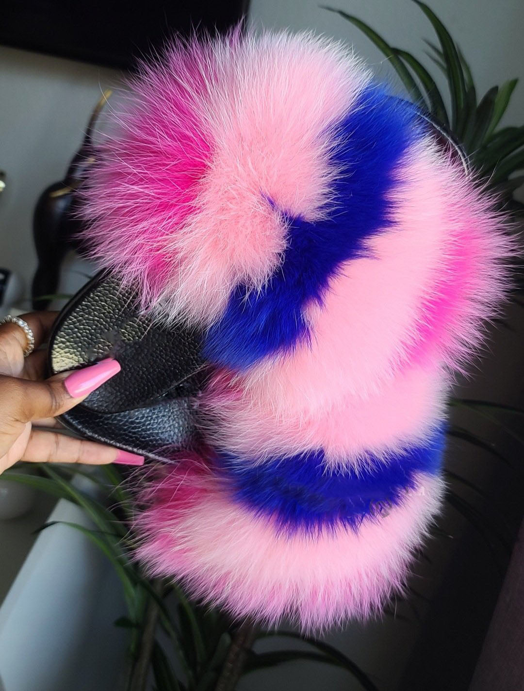 Faux Fur Slides – Plush Luxury Slip-On Slippers – Soft Fur Fashion Slides