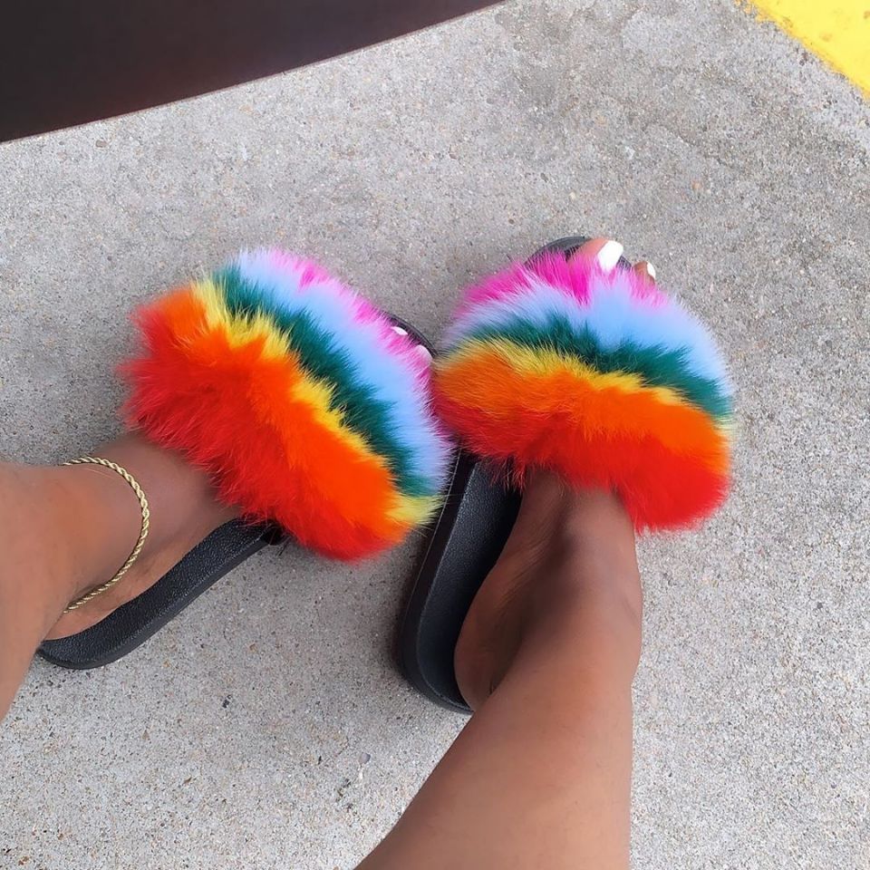 Faux Fur Slides – Plush Luxury Slip-On Slippers – Soft Fur Fashion Slides