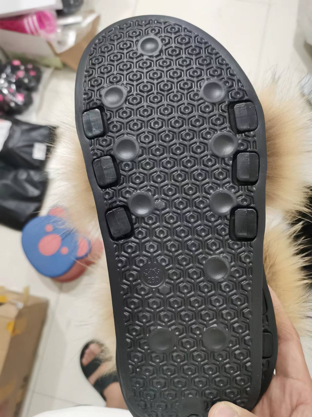 Faux Fur Slides – Plush Luxury Slip-On Slippers – Soft Fur Fashion Slides